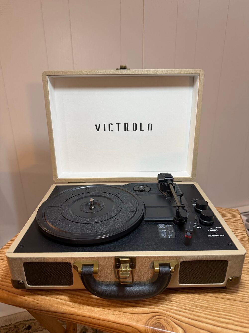 Victrola VSC-400SB Cream Suitcase Bluetooth Record Player Untested